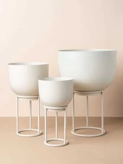 Yaamur Small Plant Stand - Stone -Homewares Shop saarde yaamur planters clay 2 5