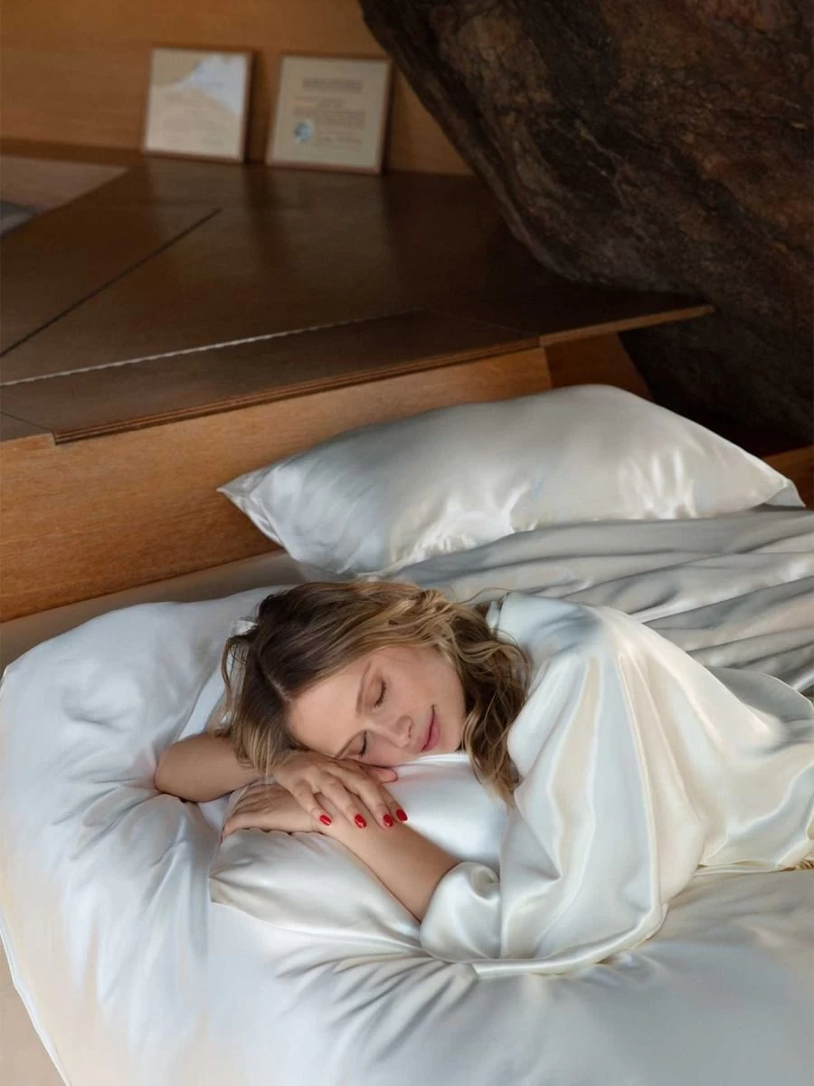 Slip Silk Pillowcase - White 8 Slip Silk Pillowcase - White - Image 6