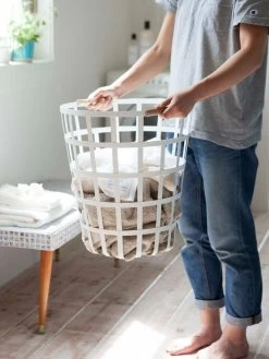 Yamazaki Tosca Round Laundry Basket 11 Yamazaki Tosca Round Laundry Basket -Homewares Shop yamazaki tower laundry basket round white lifestyle 1